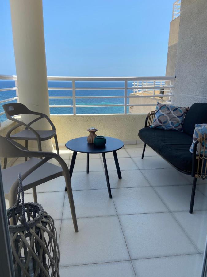Relaxing Modern Beachfront Apartment - Amazing Sea View Κάλπε Εξωτερικό φωτογραφία